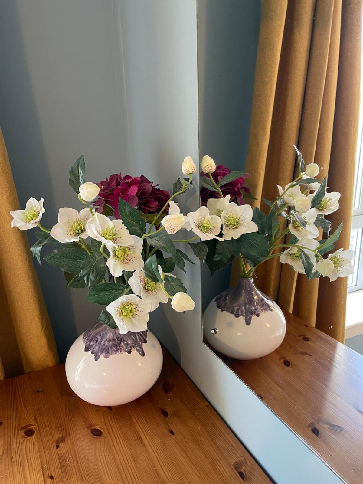 Light & bright, centrally located apartment