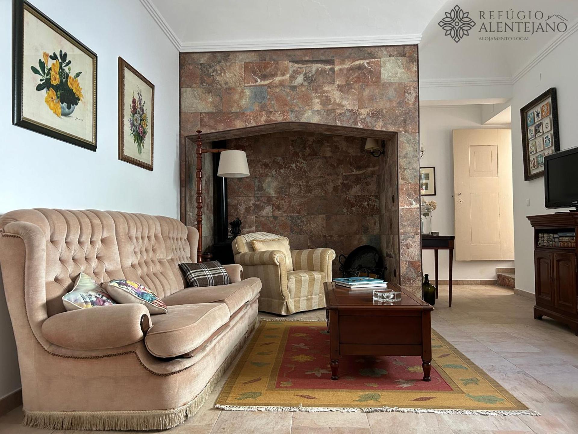 Communal lounge/ TV room