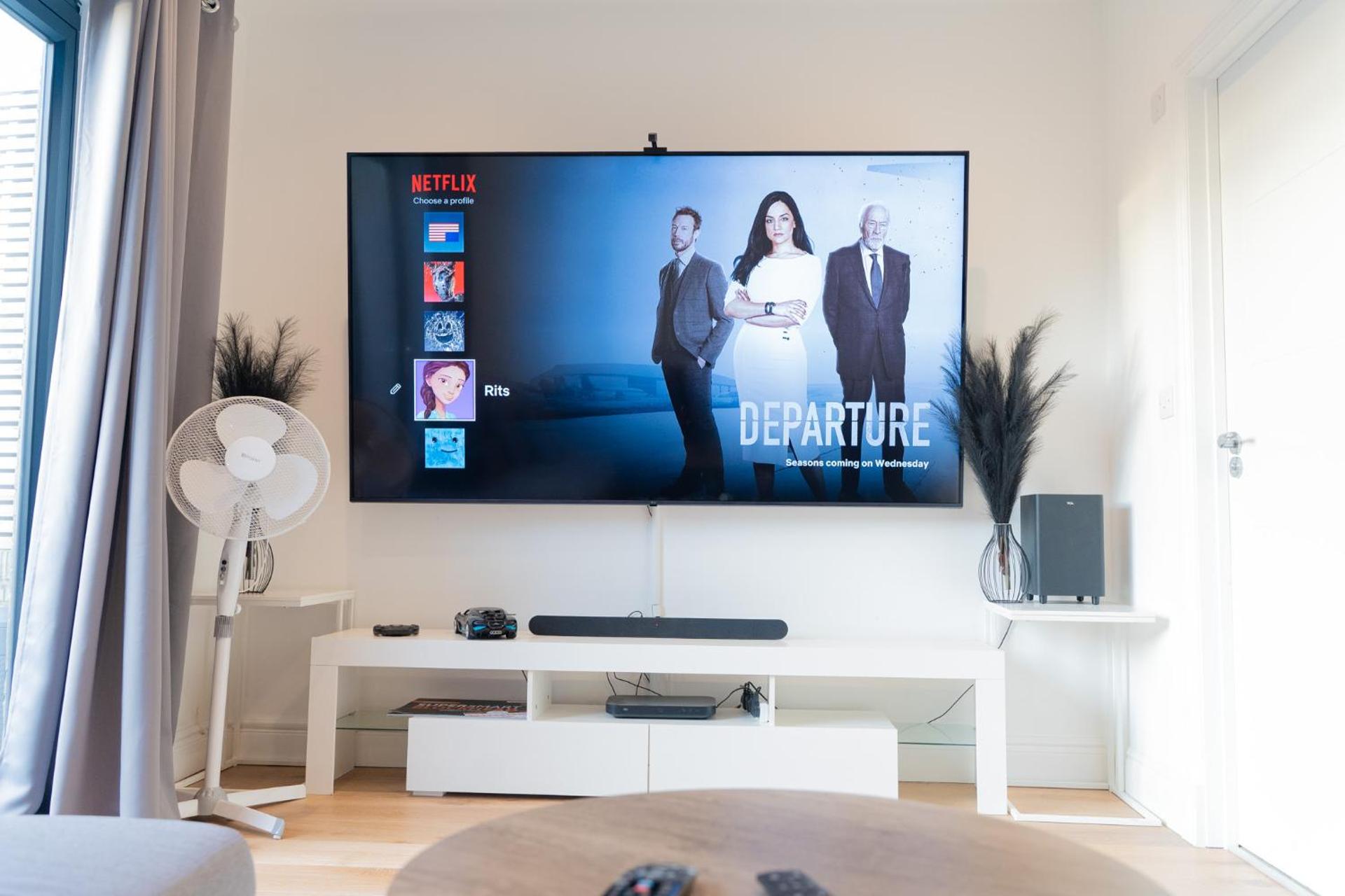 Communal lounge/ TV room