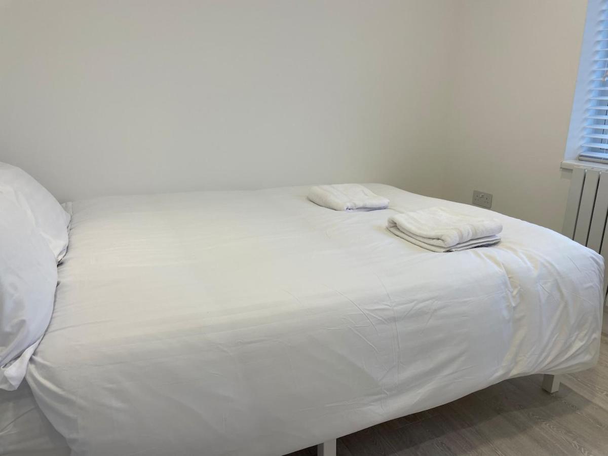 5 Bedroom Modern and Spacious House in London