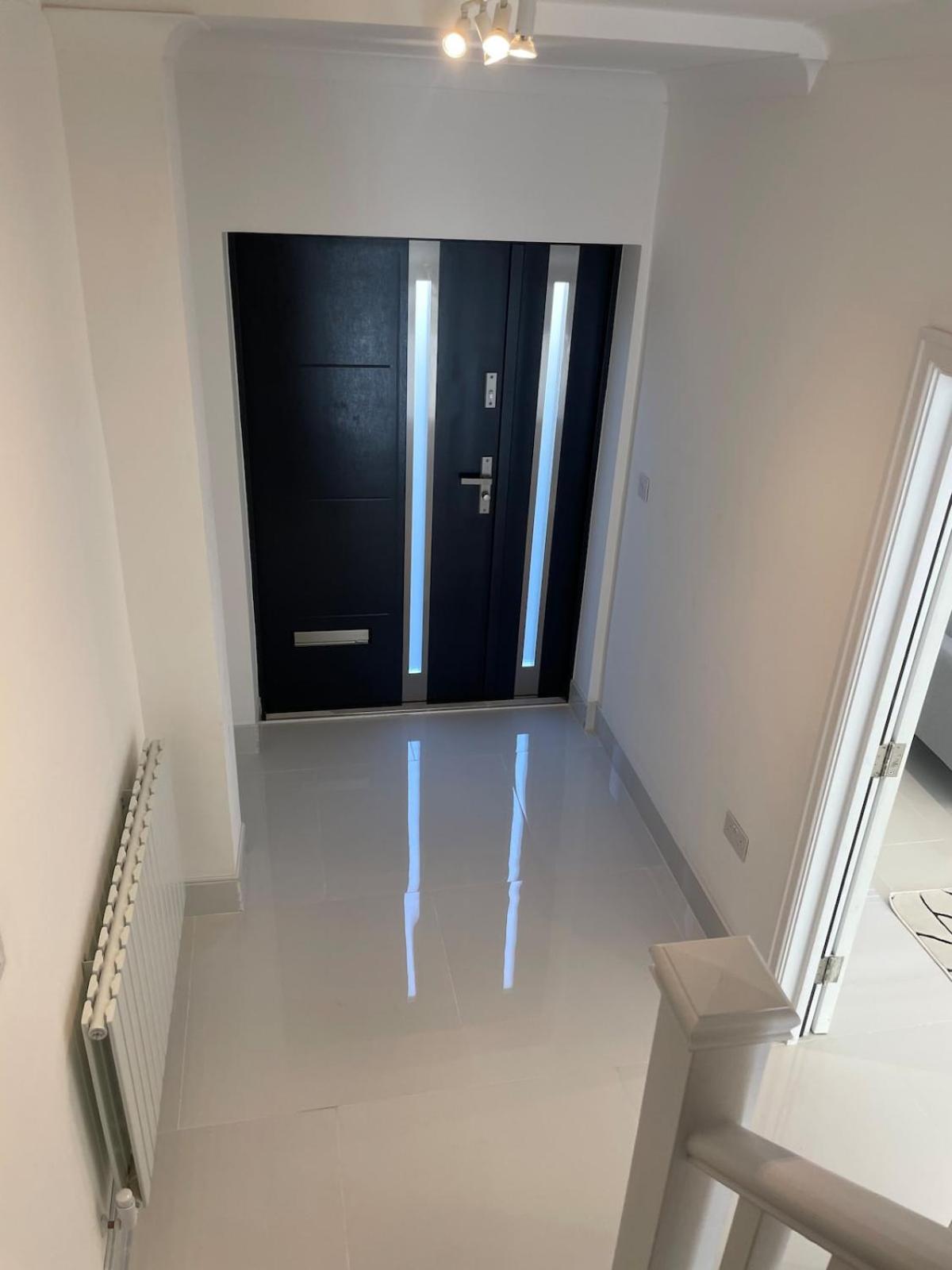 5 Bedroom Modern and Spacious House in London