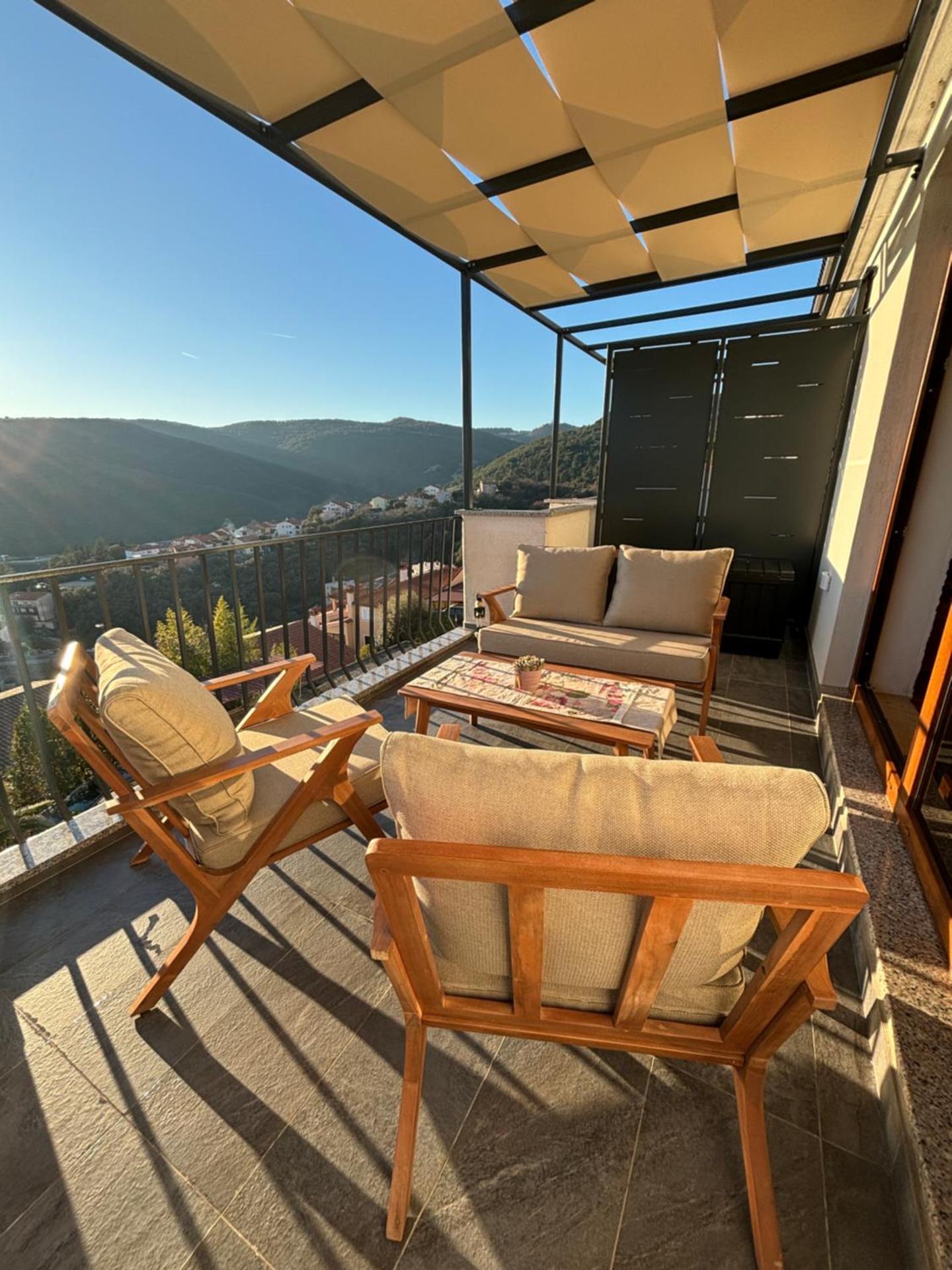 Amor, flat with private hot tub, breathtaking views and free parking in a garage, bookable all year round, Also take a look at our flat Coccolina