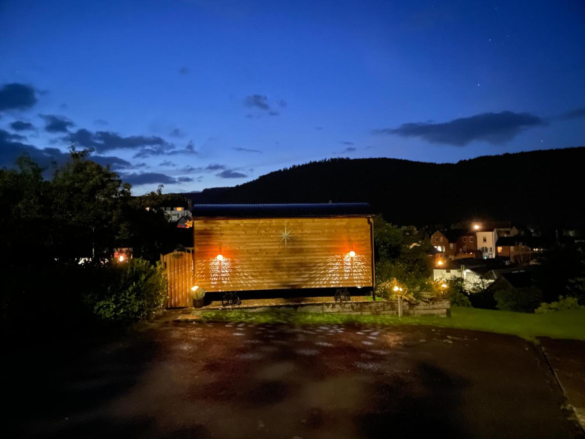 Stylish Shepherds Hut with Amazing Views