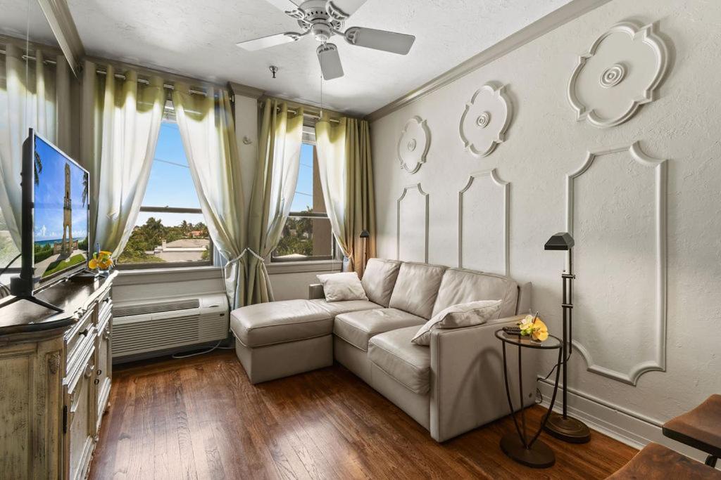 ORCHID SUITES - Historic Palm Beach Hotel Condominium