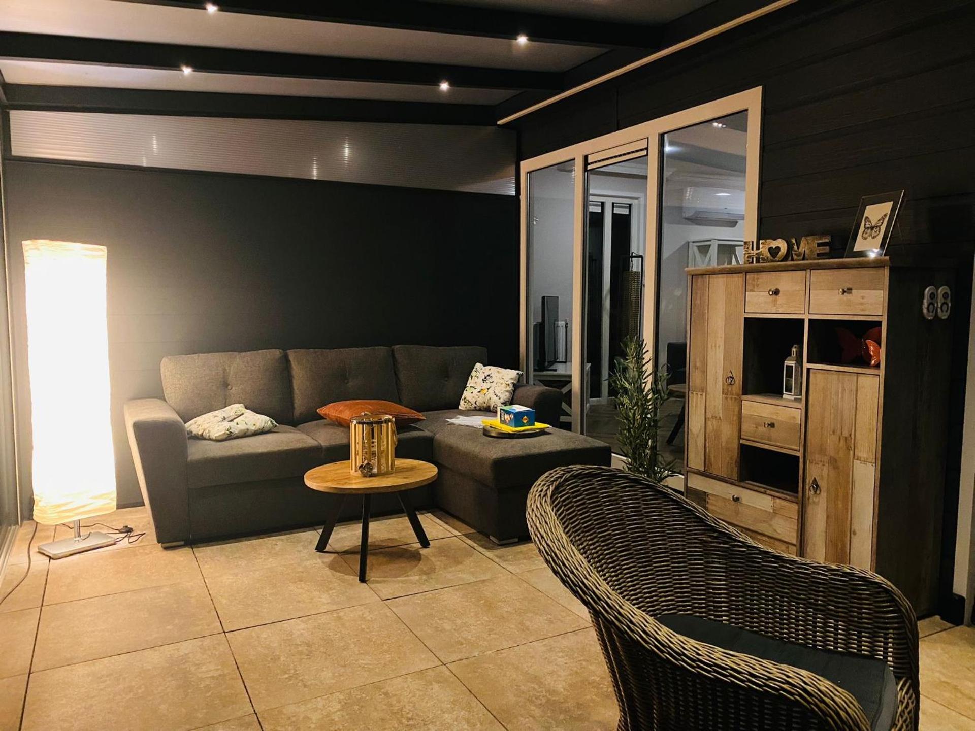 LuxChalet Ferienhaus ELLA mit Aussicht auf die Ijssel im Ferienpark mit Pool und Strand Holland Niederlande