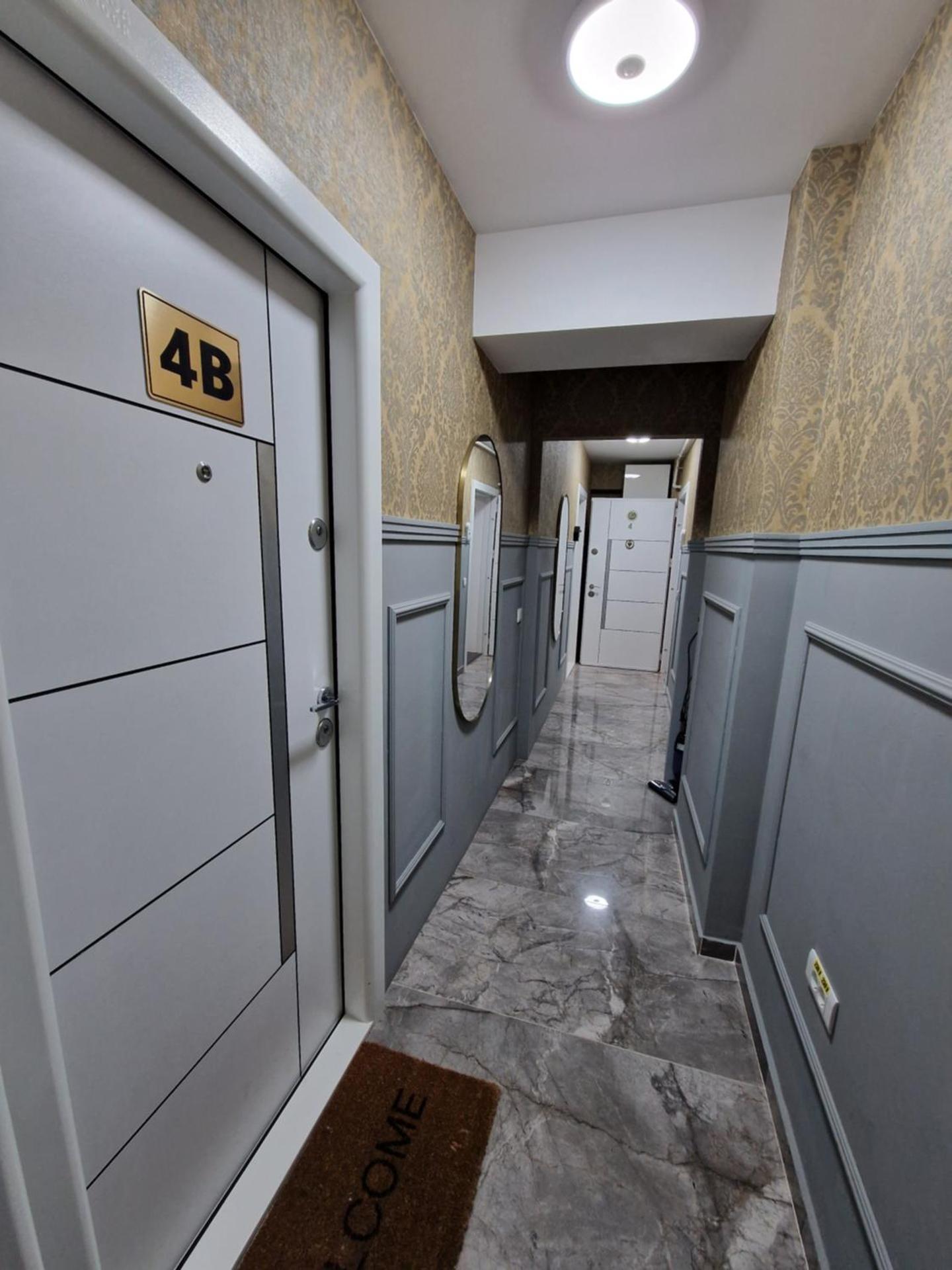 Airplane 2 by Airport Residence