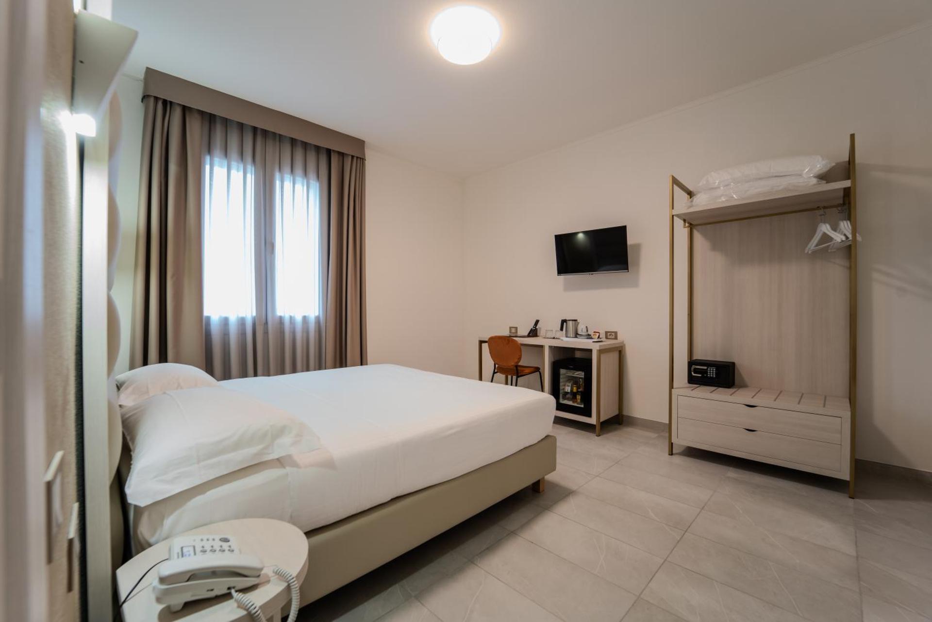 Queen Suite with Spa Bath