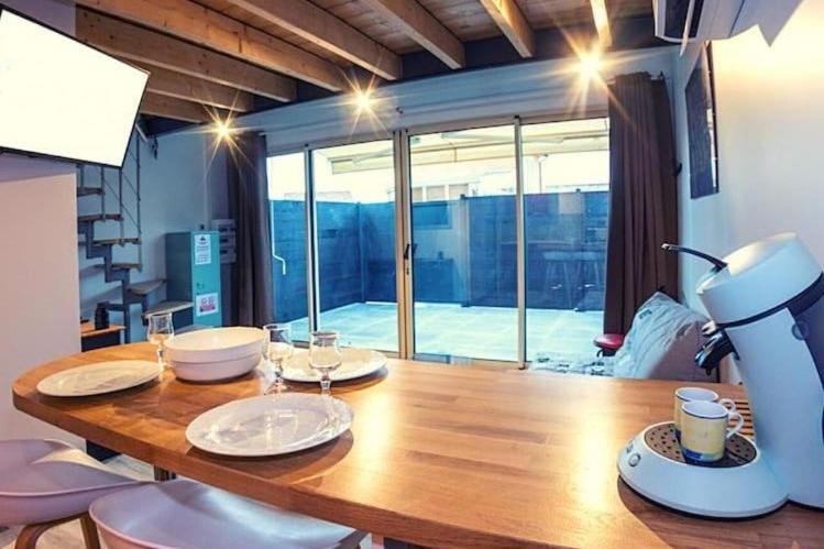 Le Clos de Tanvol - Parking privé GRATUIT- Terrasse Privée - Climatisation - Caravane Airstream