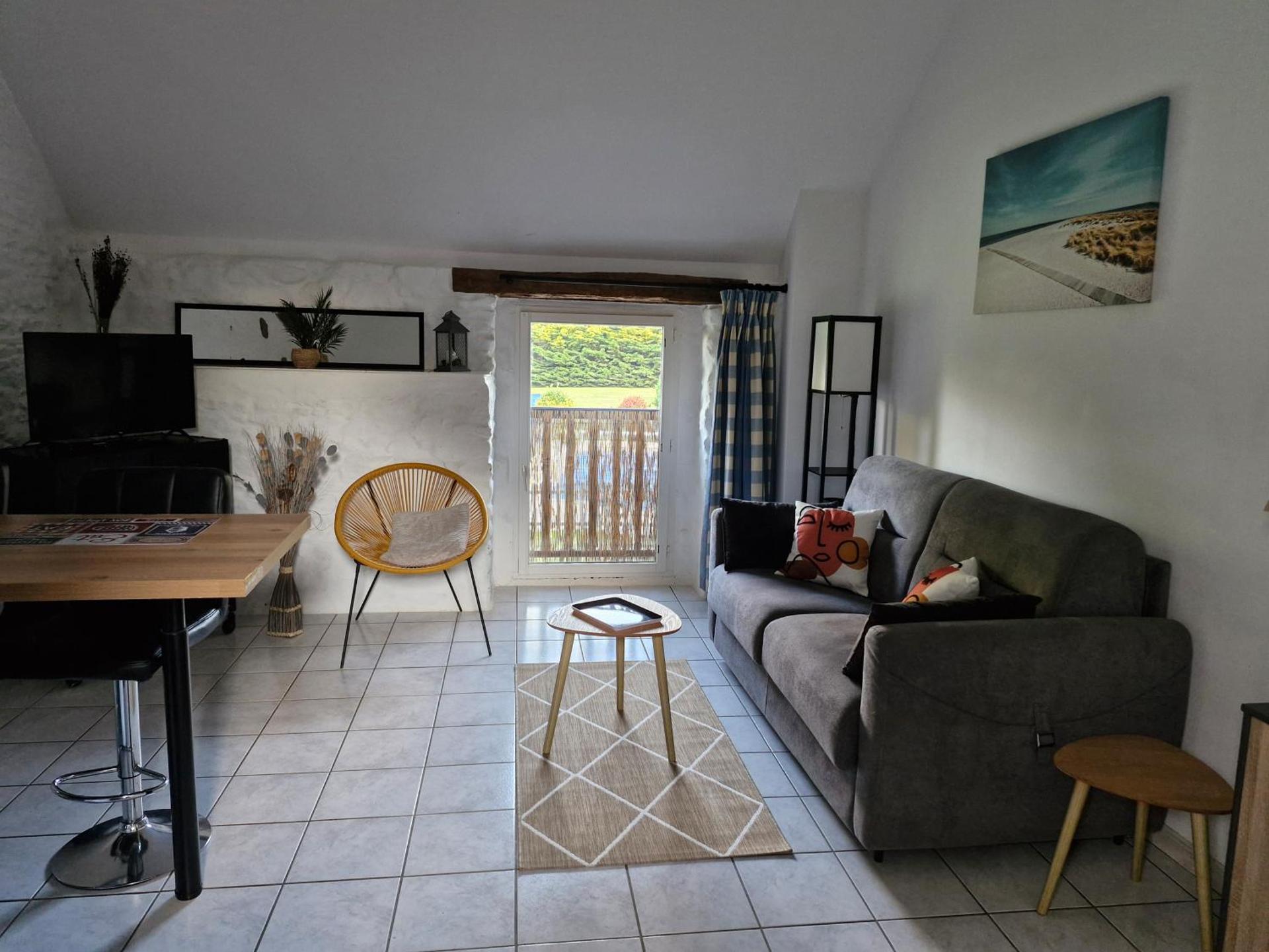 STUDIO NID COSY avec piscine