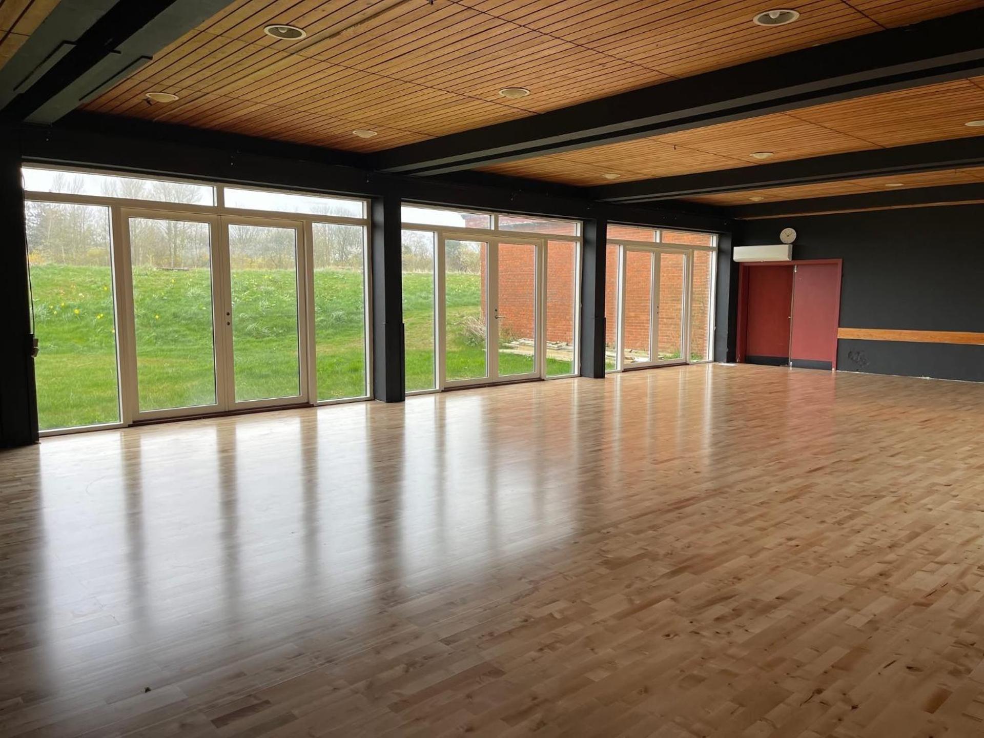 Eventyrligt og rummeligt hus med havudsigt