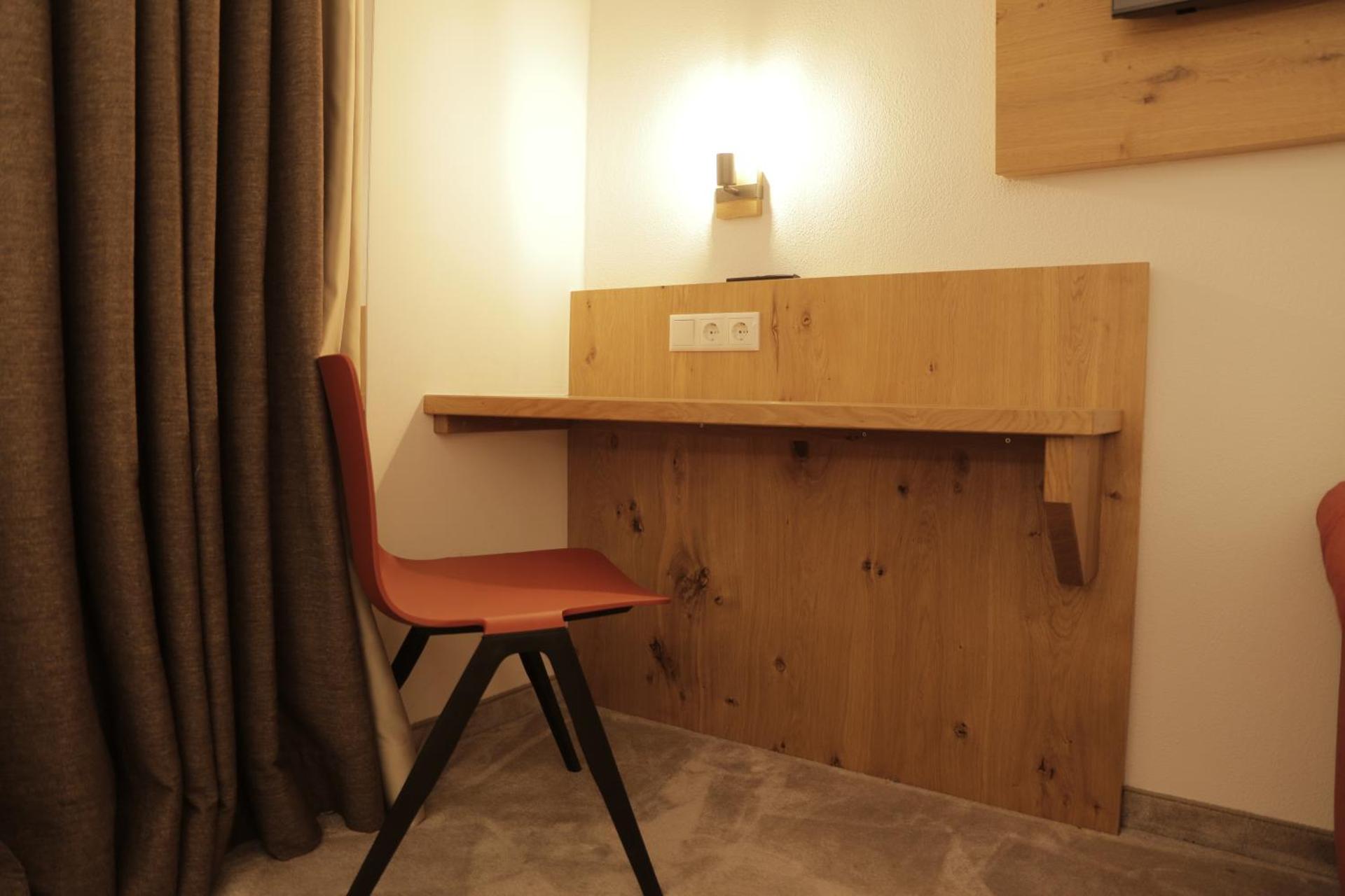 Deluxe Double or Twin Room with Mountain View