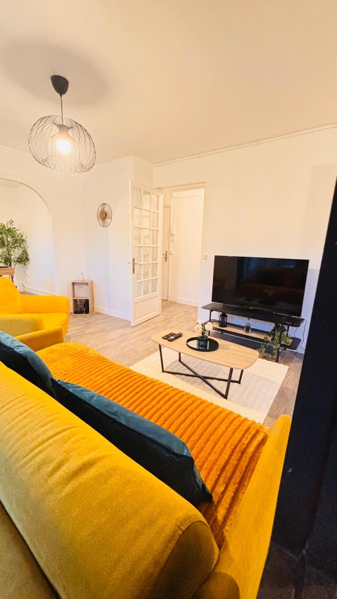 Communal lounge/ TV room