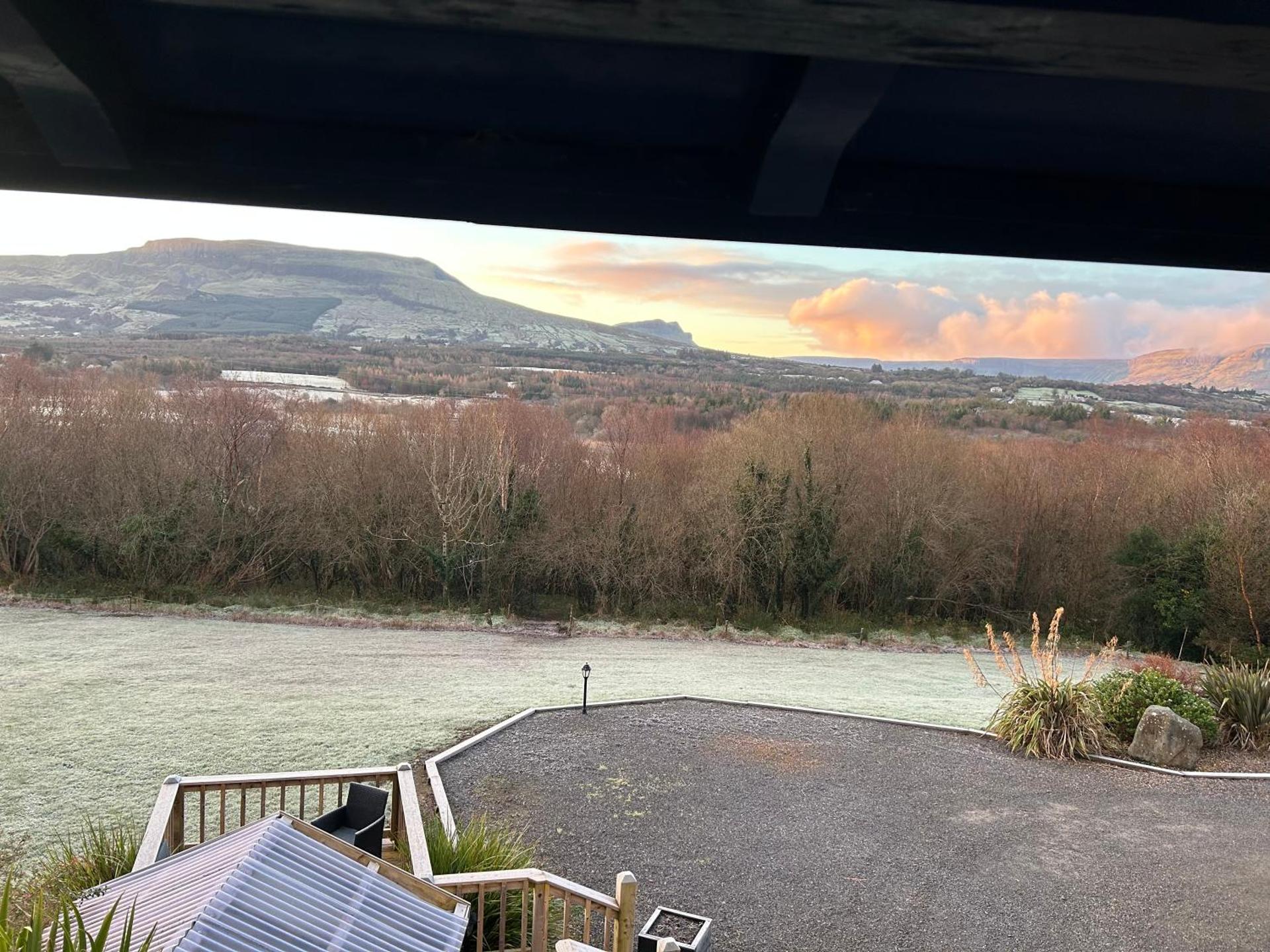 Lakeland Lodge 400 year old Bavarian Lodge with Private Hot Tub Pet Friendly