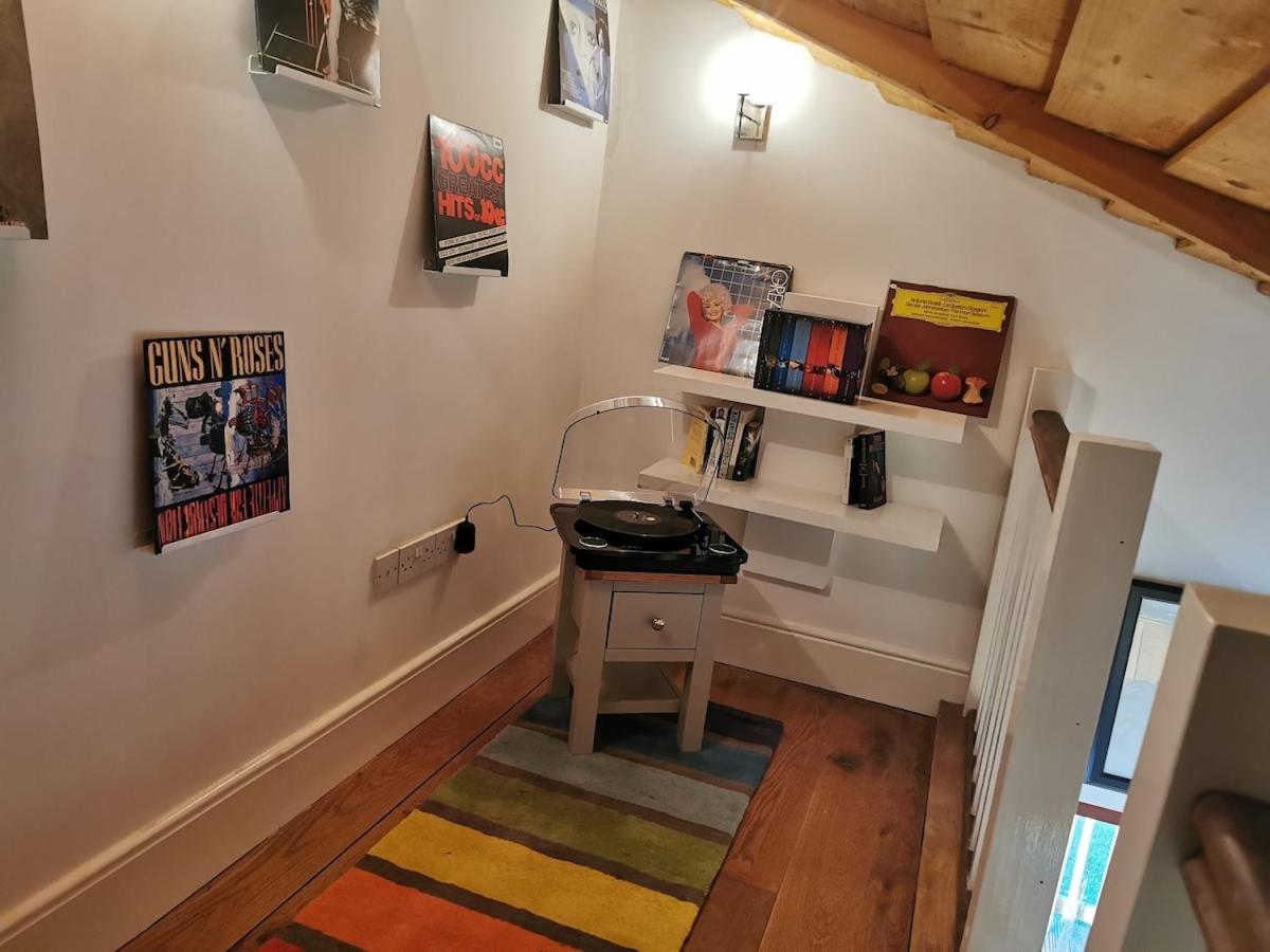 Lakeland Lodge 400 year old Bavarian Lodge with Private Hot Tub Pet Friendly