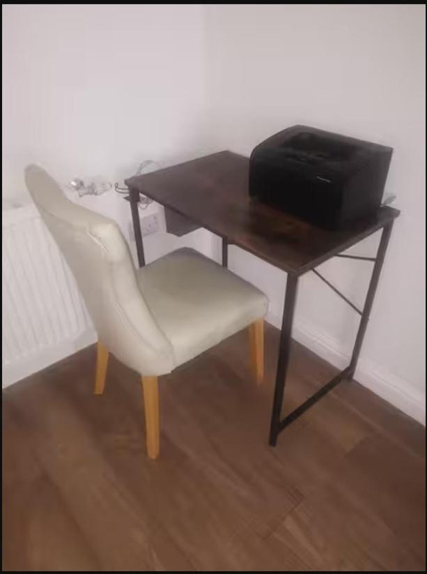 Spacious 2BDR Apartment, WIFI+ Great TV