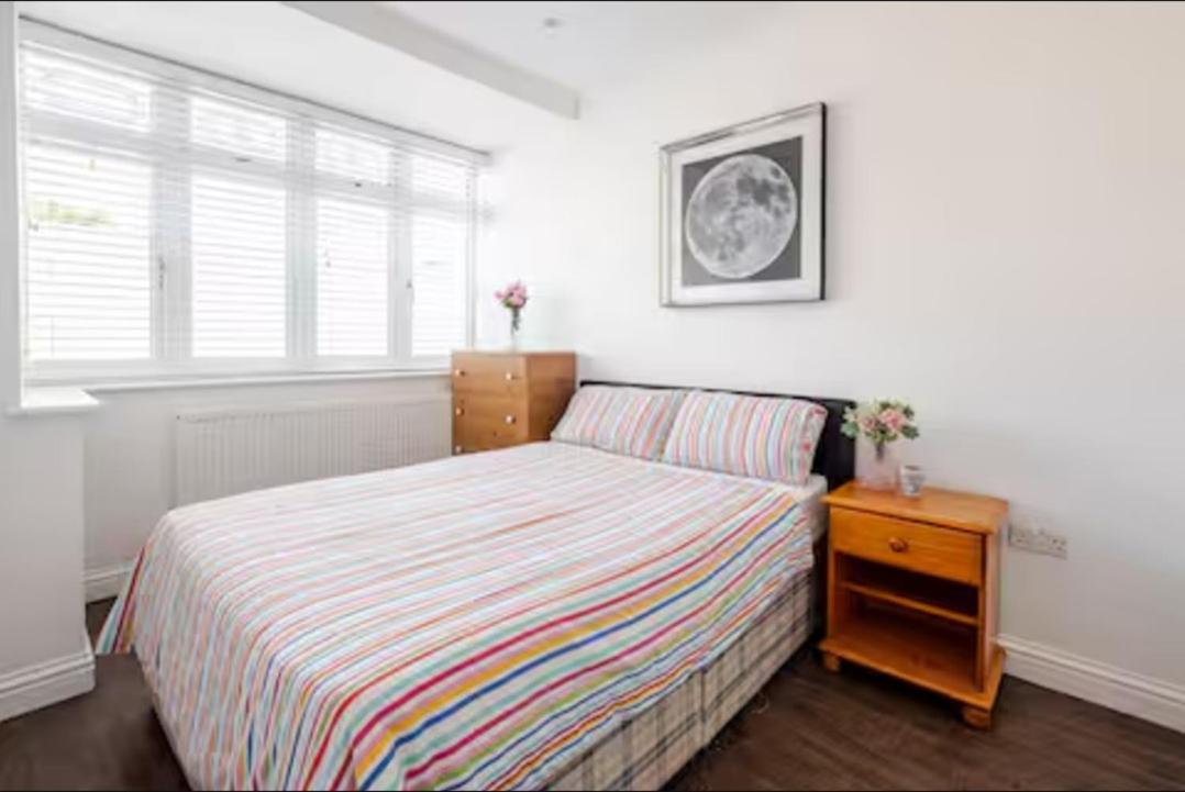 Spacious 2BDR Apartment, WIFI+ Great TV