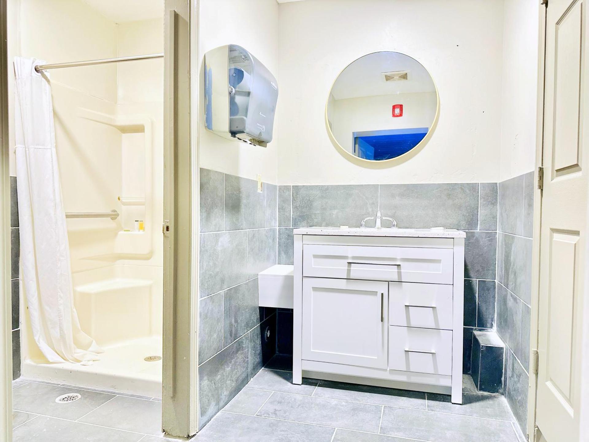 King Room - Non-Smoking