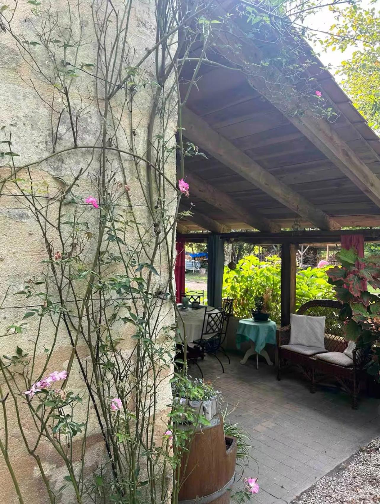 Chambre indépendante salle d'eau et WC privatifs