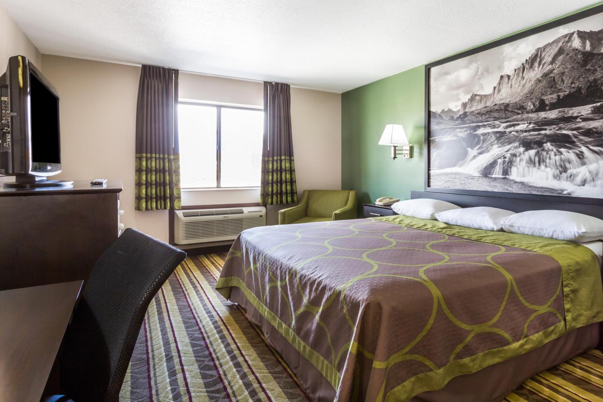 Deluxe King Room - Non-Smoking