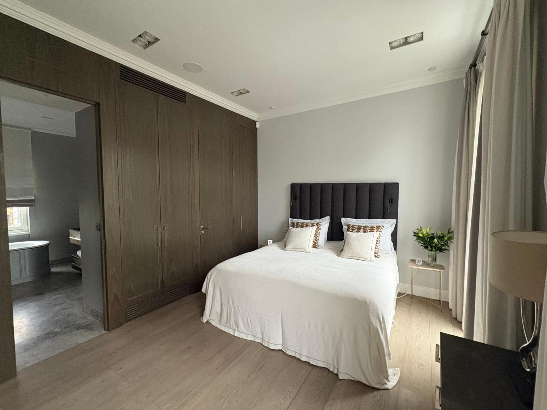 Luxury 4 Bedrooms 5 Baths 2 Receptions Family House with Garden Chelsea