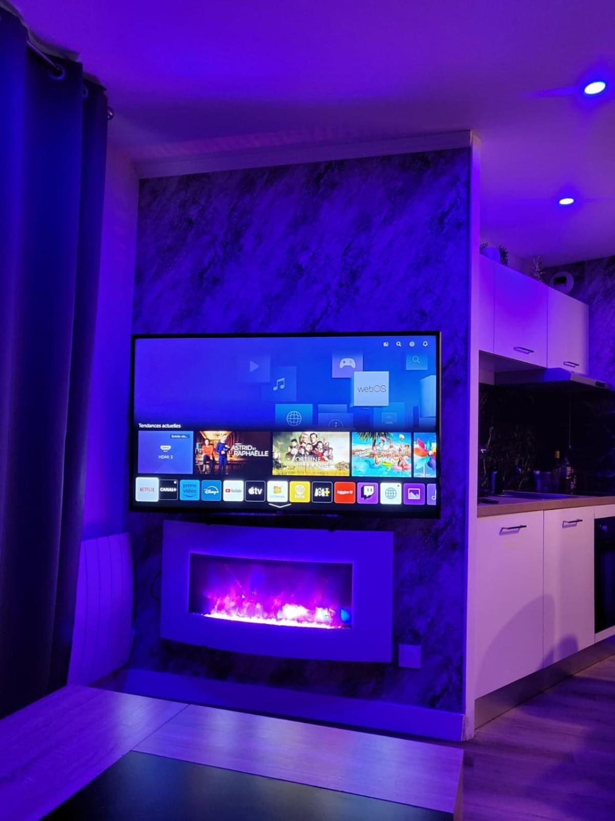 Communal lounge/ TV room