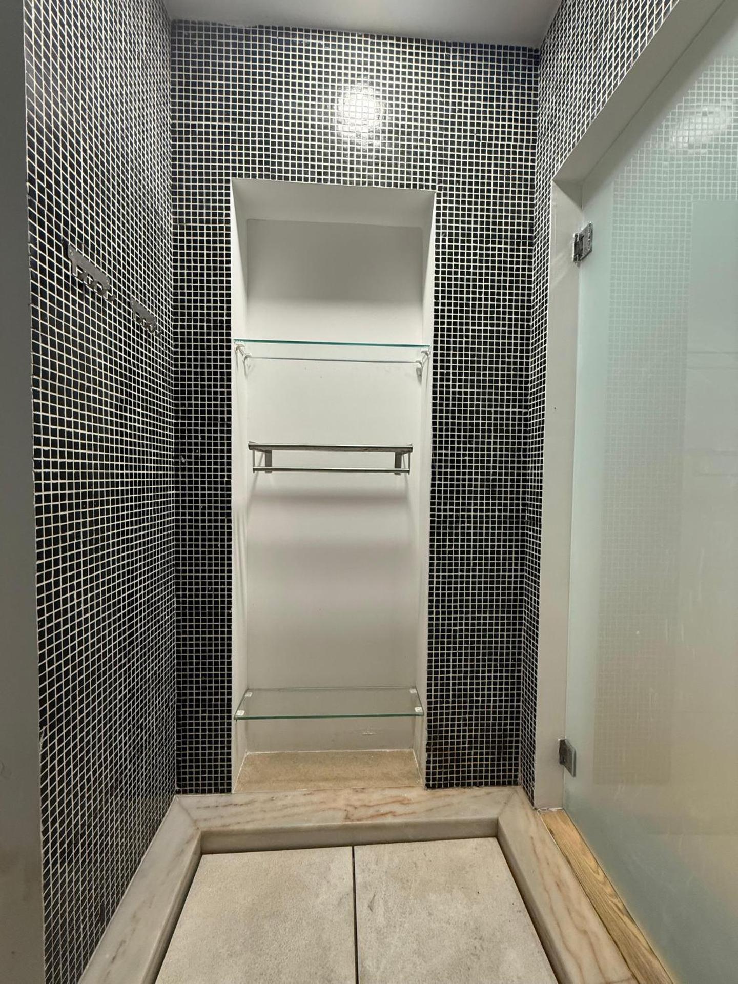 Camera Matrimoniale con Servizi Igienici in Comune