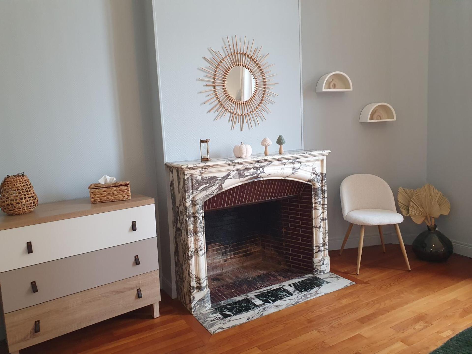 VUE EXCEPTIONNELLE sur la CATHÉDRALE, haut standing et garage privé