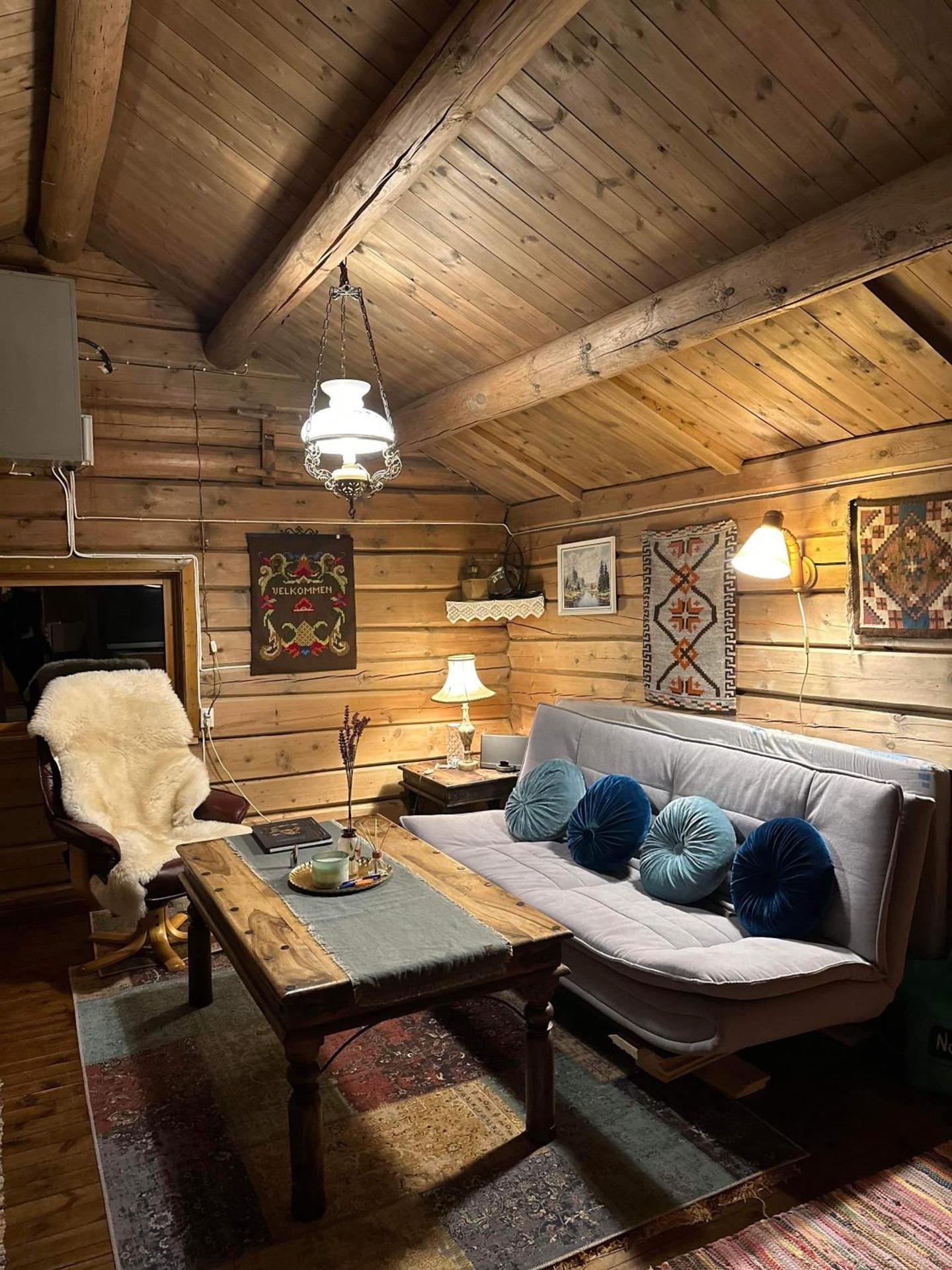 Koselig hytte med uthus på vakre Dovrefjell