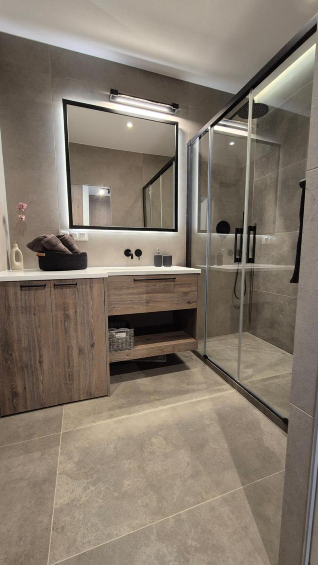 Luxurious Almond Apartment, self check-in 24h, free parking, air-conditioning