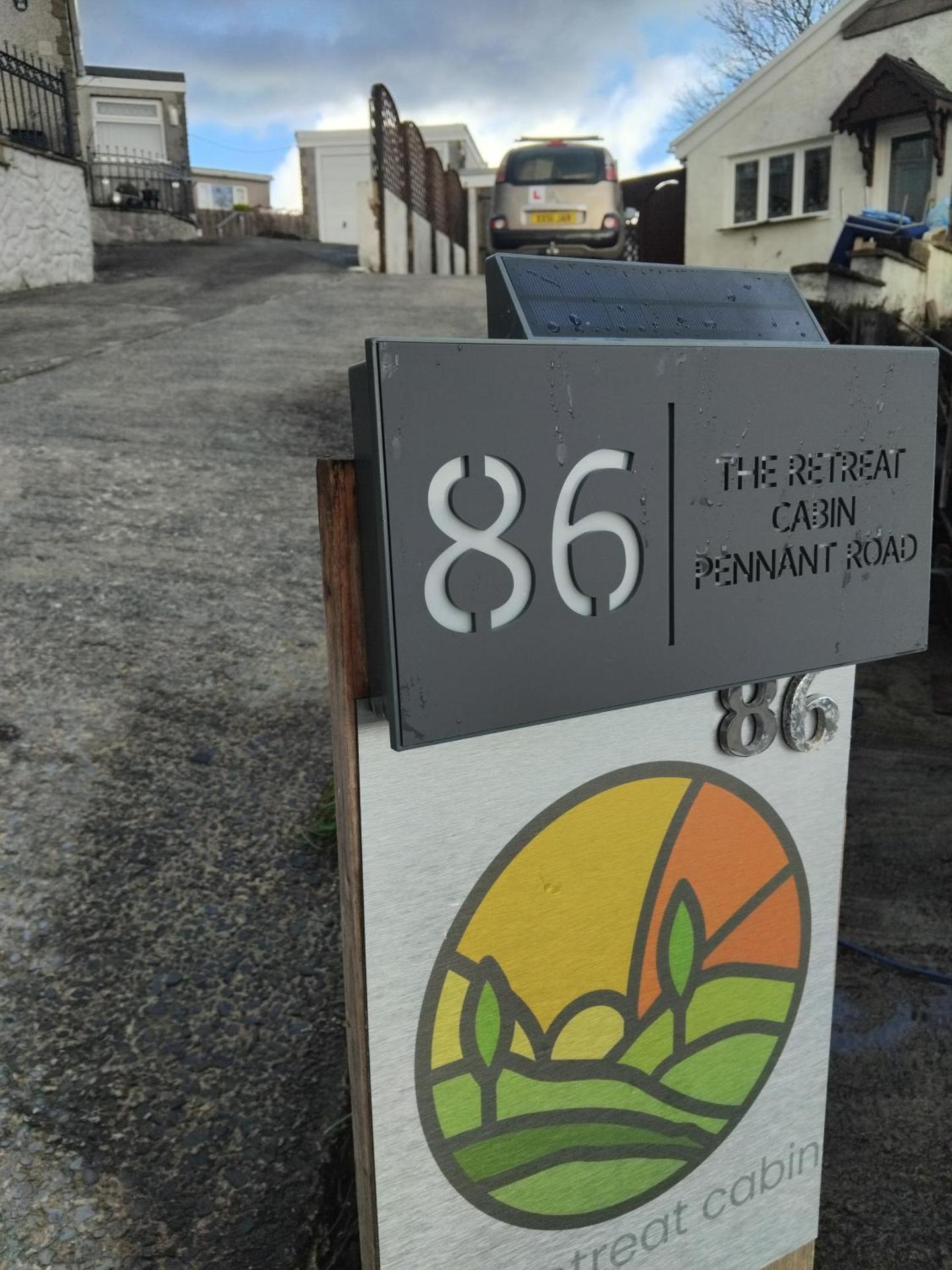 Cosy rustic cabin with hot tub and country views