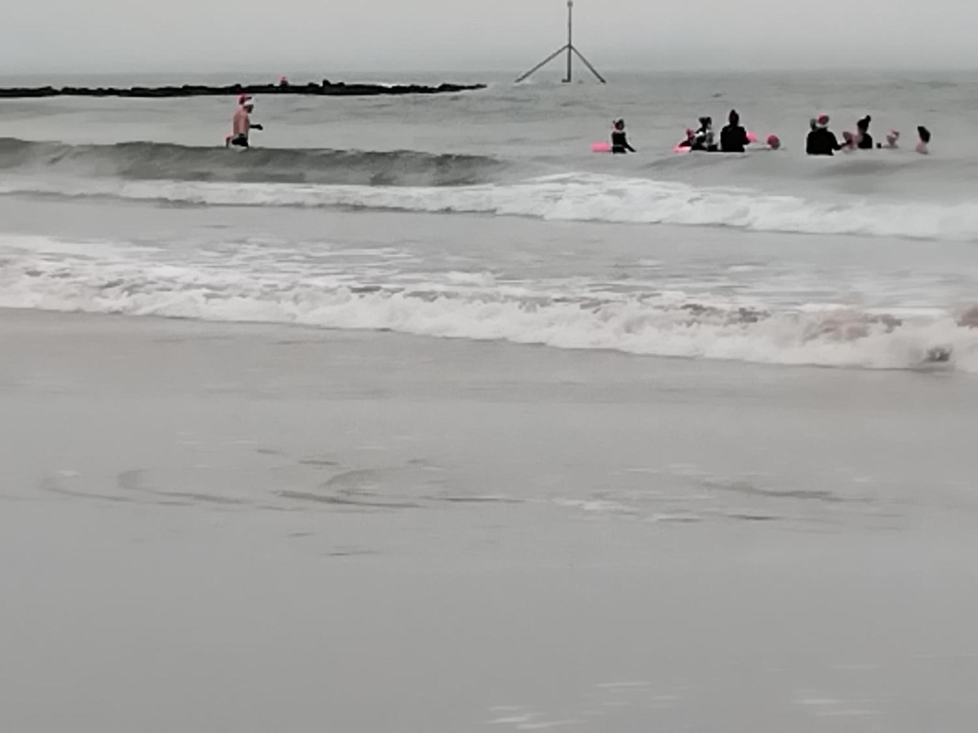 Cosy rustic cabin with hot tub and country views