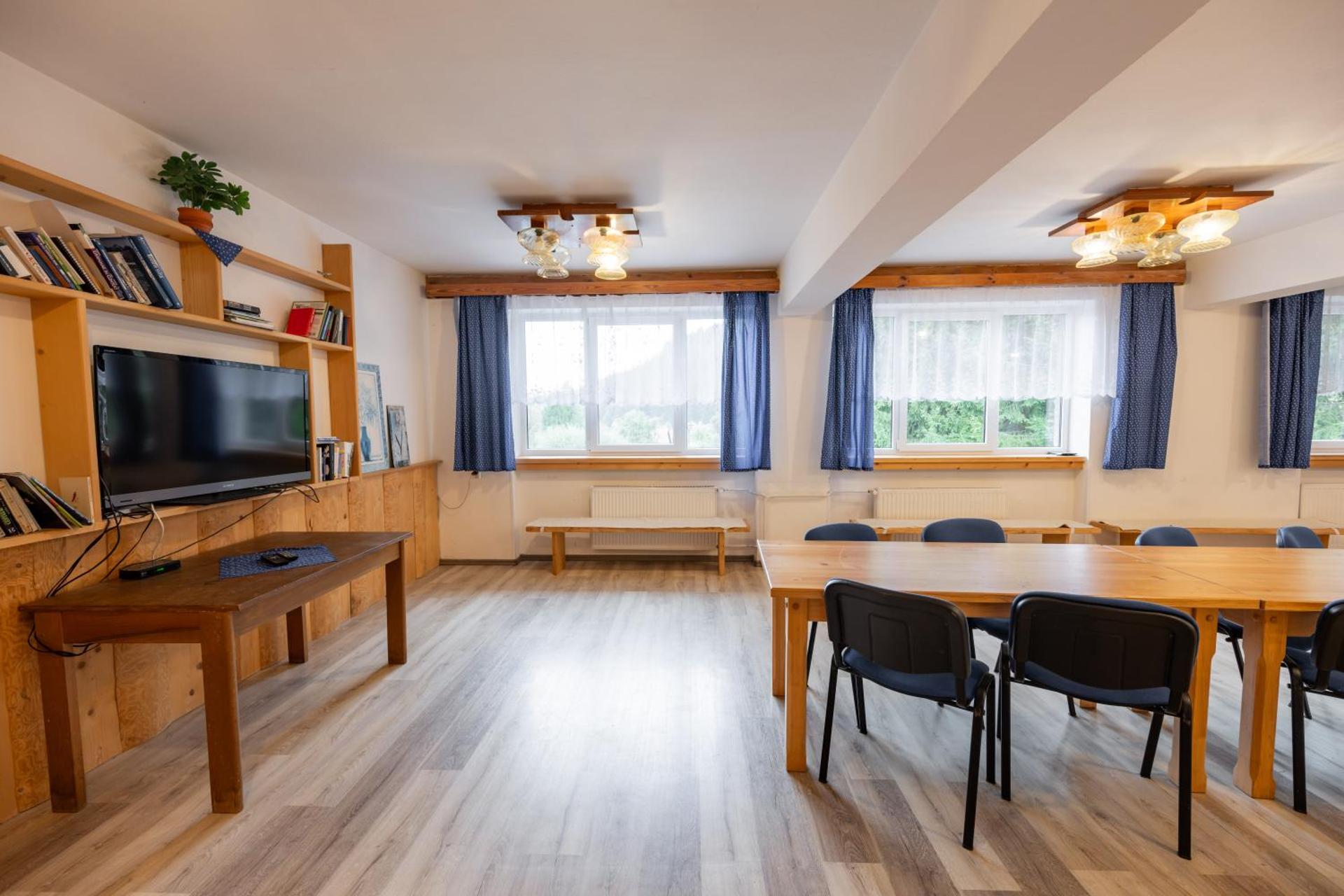 Communal lounge/ TV room