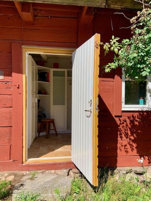 Naturnära boende med 6 sovplatser och 120 m2 på Ängaröds Gård