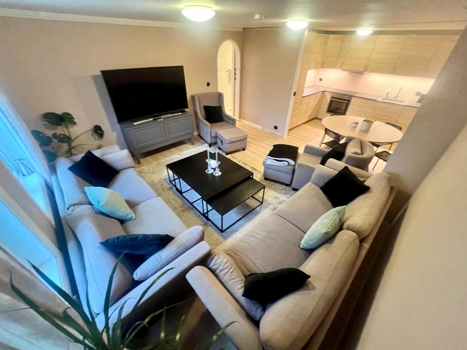 Communal lounge/ TV room