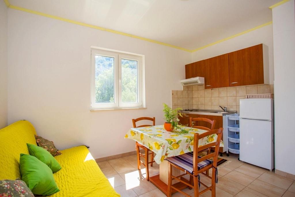 Apartments Yellow House