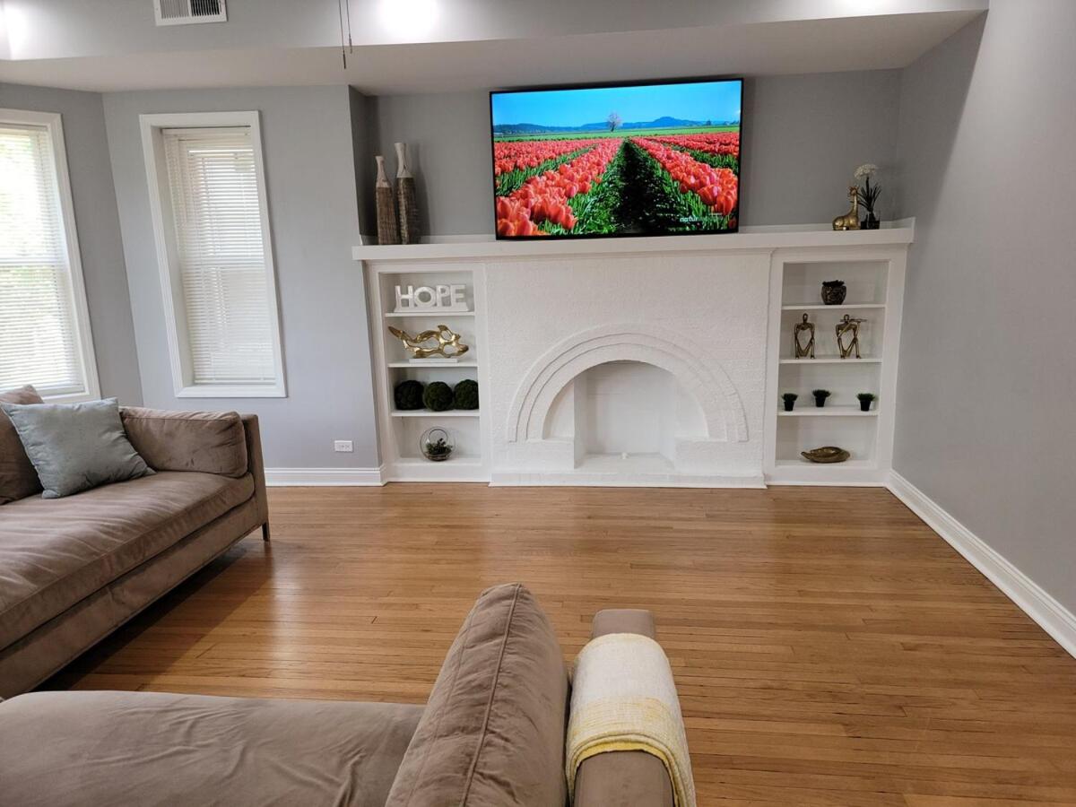 Beautiful Big 3 bedroom Quiet Apt near downtown