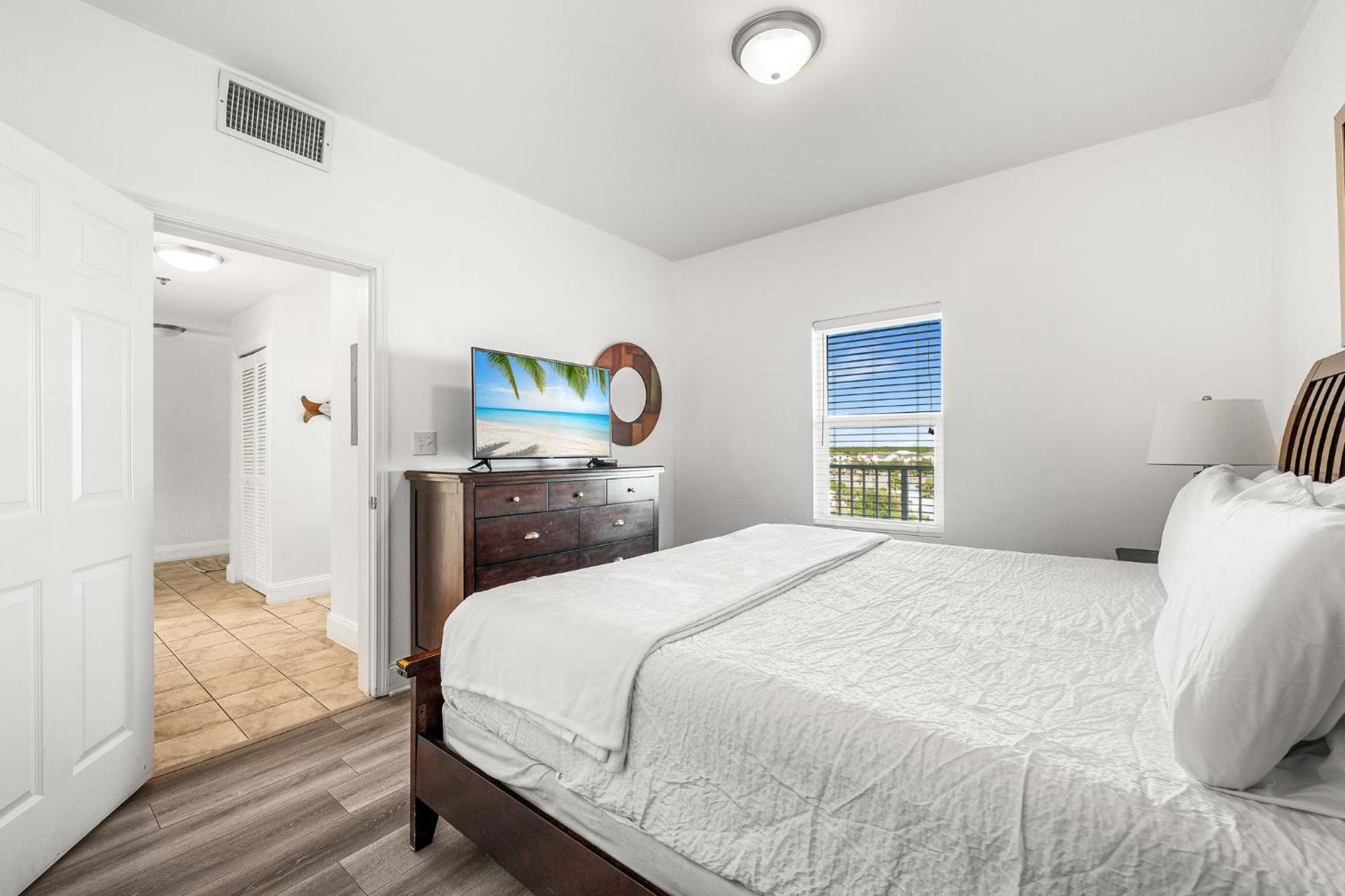 Amazing Beach Ocean View Condo! Free Beach ChairsService! Sleeps 8! by Dolce Vita Getaways PCB