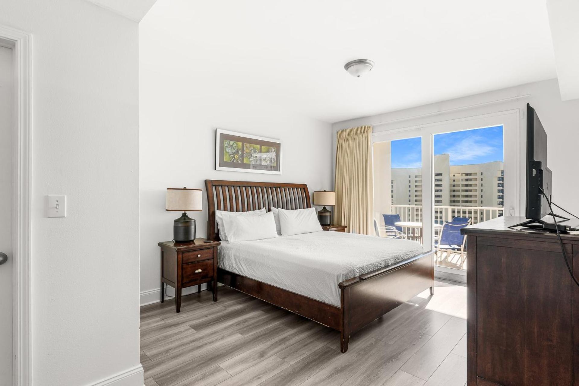 Amazing Beach Ocean View Condo! Free Beach ChairsService! Sleeps 8! by Dolce Vita Getaways PCB