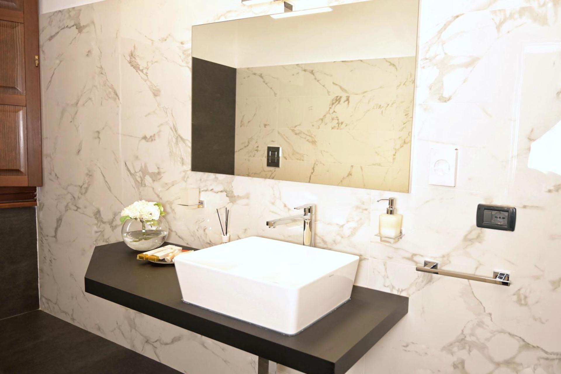 Palace Eight - Suites & Spa