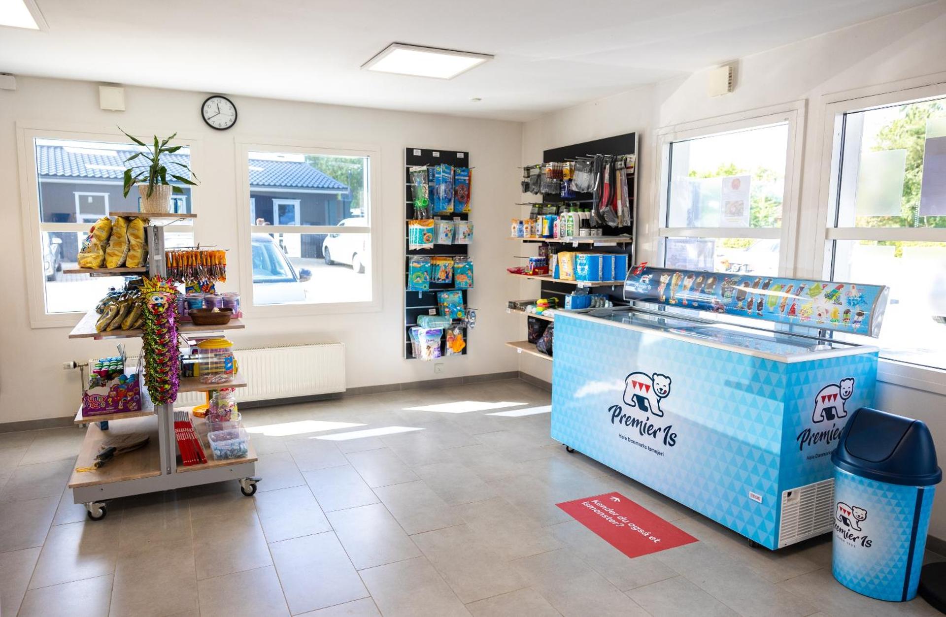 Supermarket/grocery shop