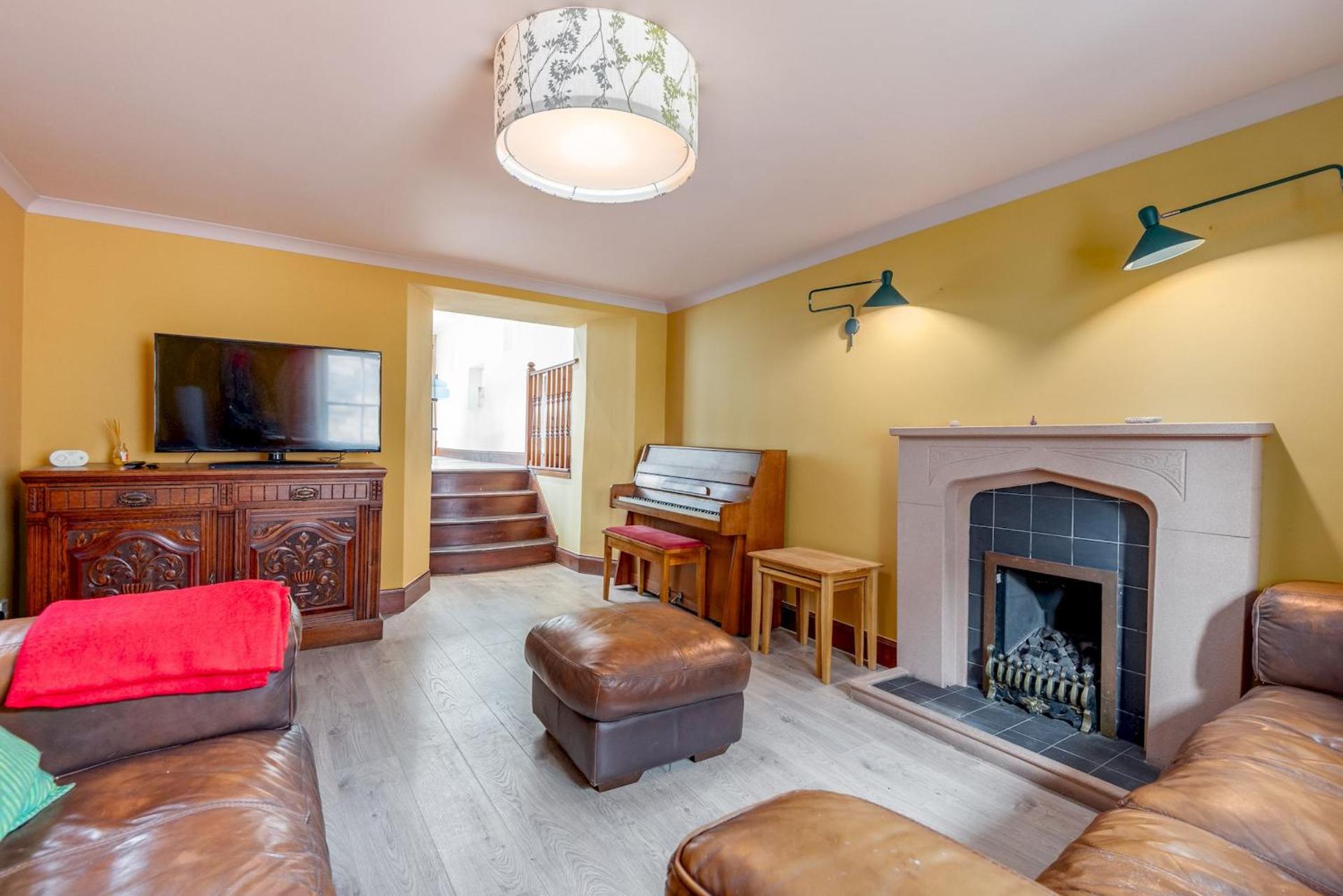 Communal lounge/ TV room