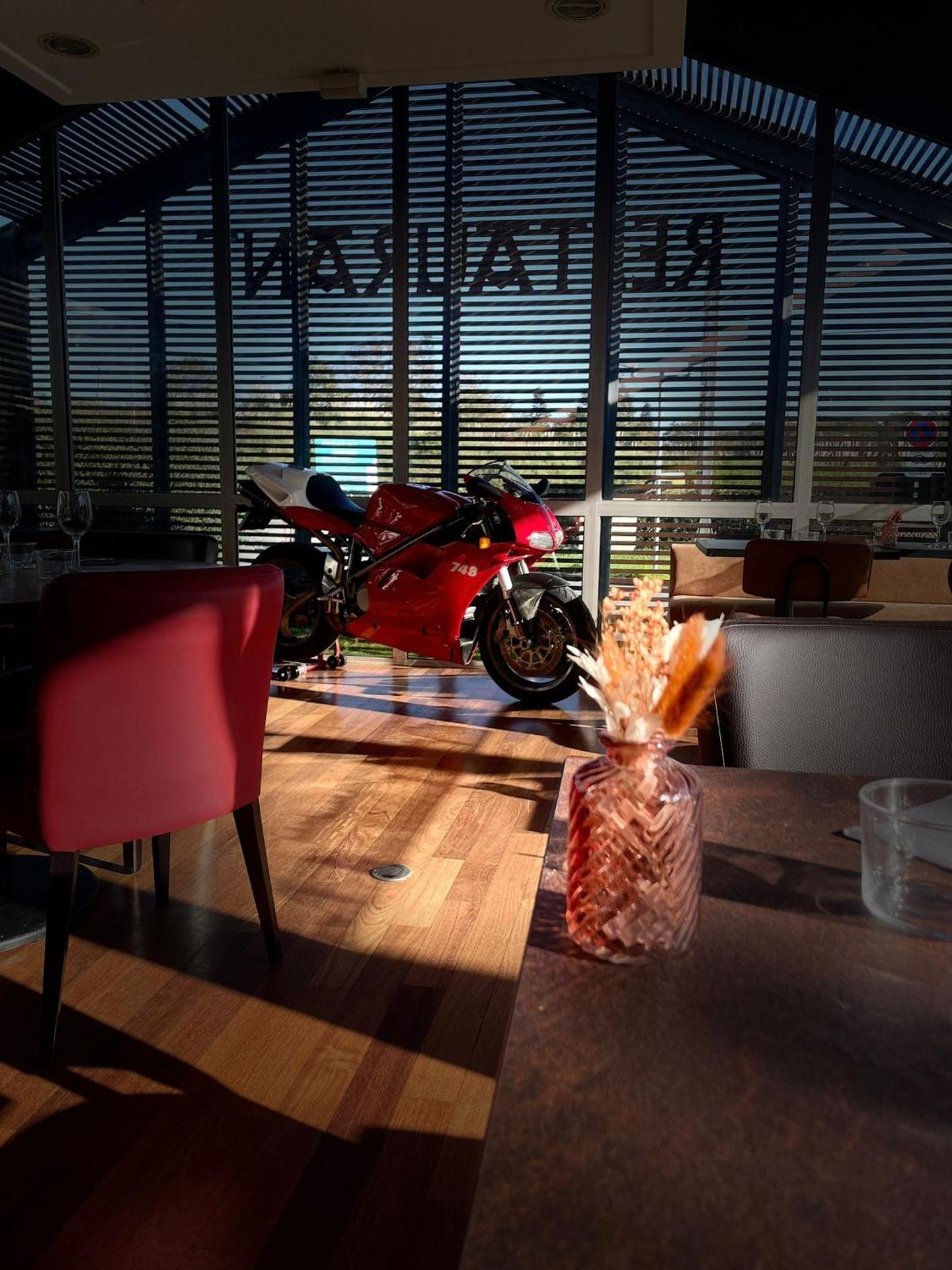 Restaurant/places to eat