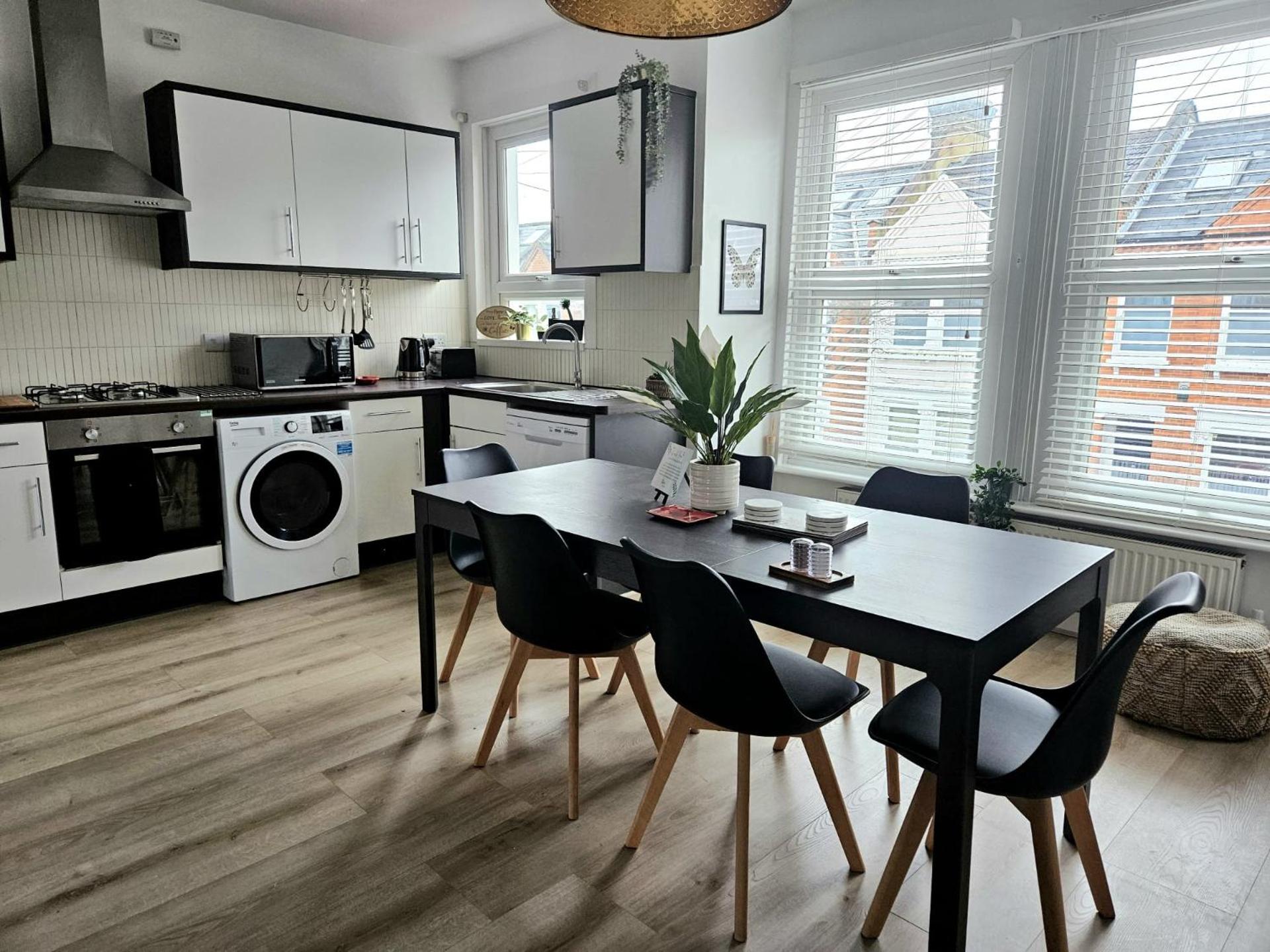 Beautiful London SW12, Flat