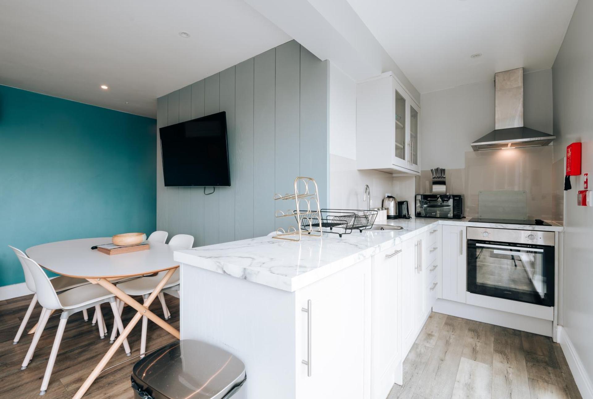 Cliff Cottage - Luxurious Seaview Retreat