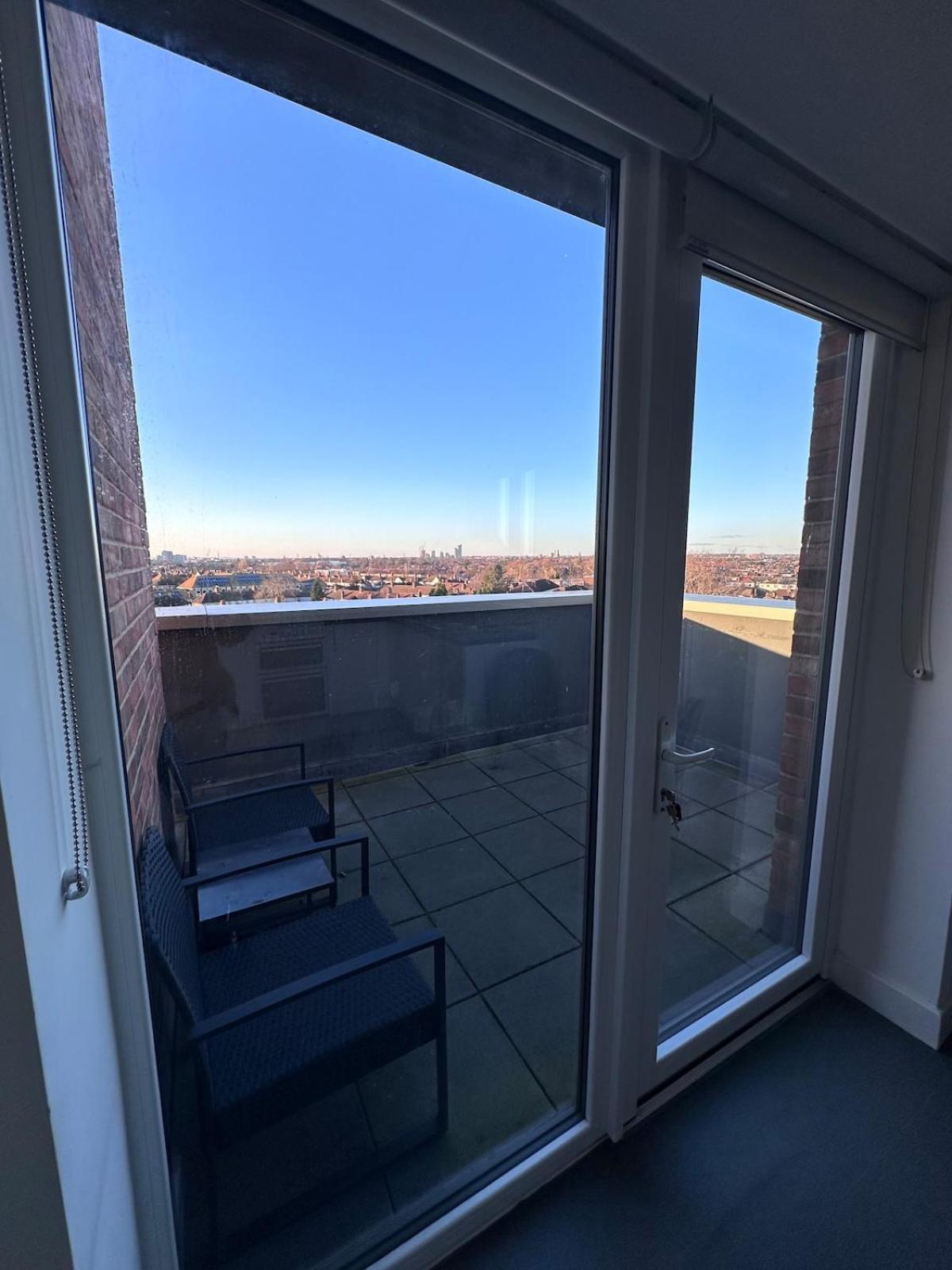 Beautiful 1 Bd Top floor Terraced Apartment