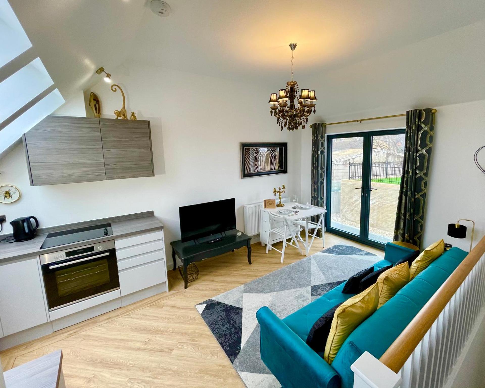 3 The Salt Yard, Whitstable - free parking, centre of town, 2 min walk to beach