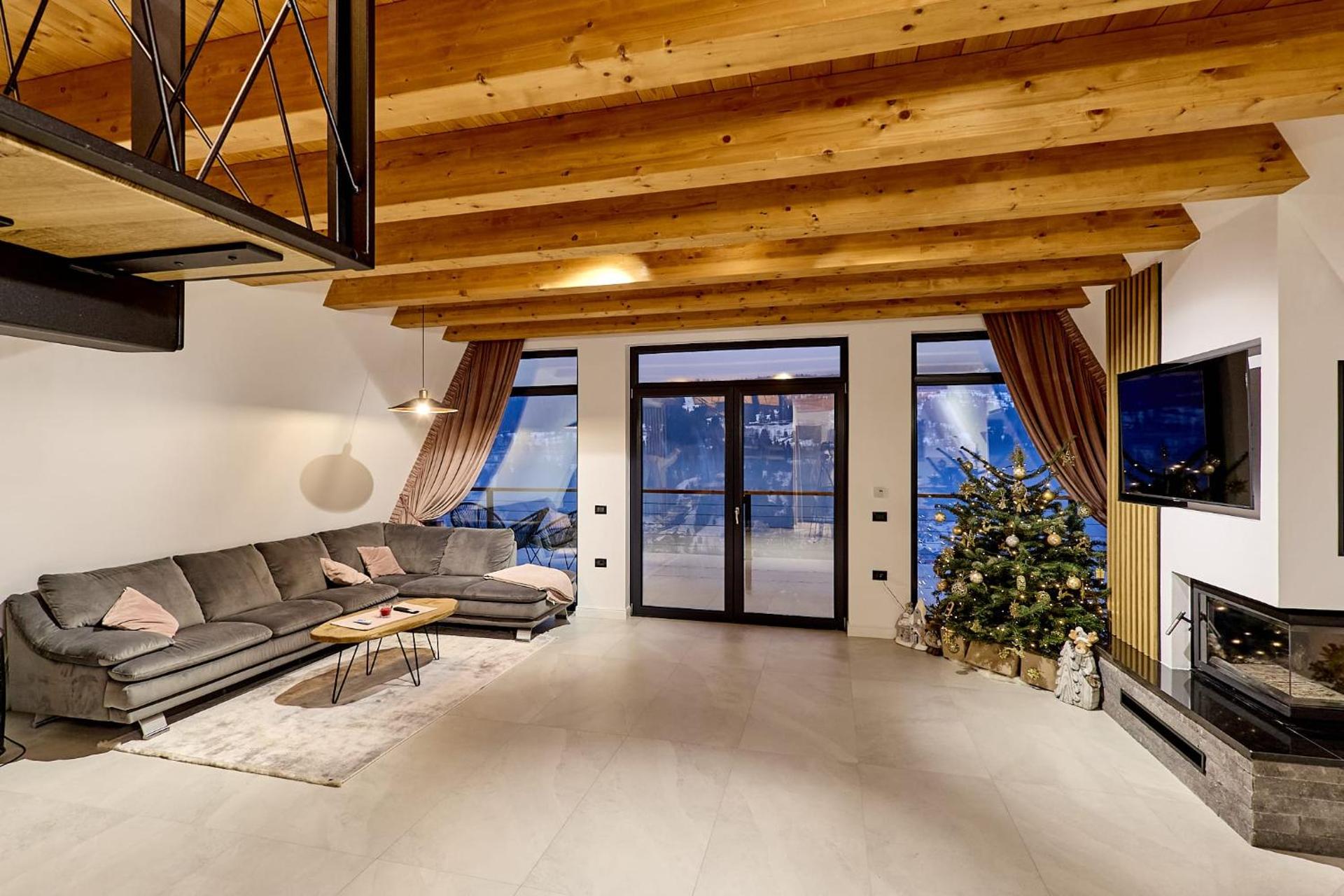 Communal lounge/ TV room