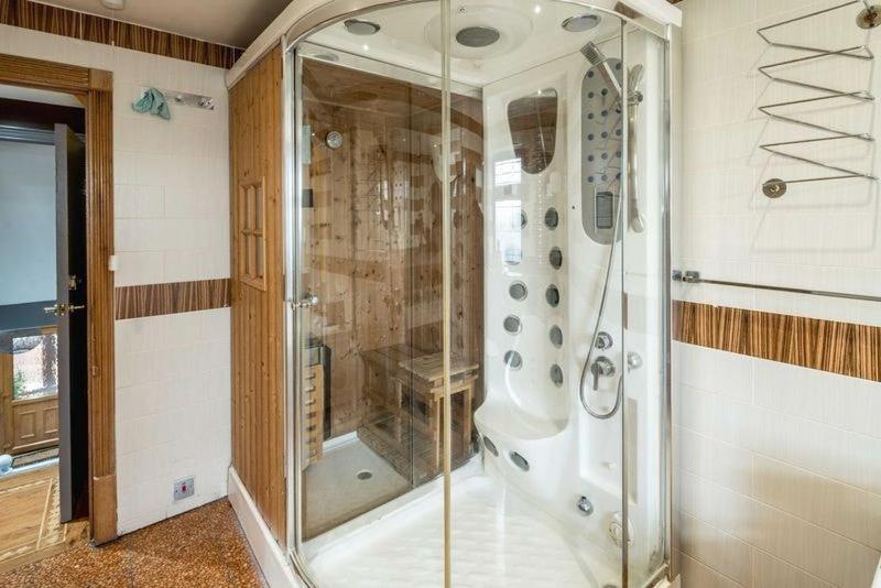 Huge 6 Beds House in Zone 2 London-MobileRateOffers-Families-Leisure-Parking-WiFi-PoolTable-Netflix-Sleeps15!