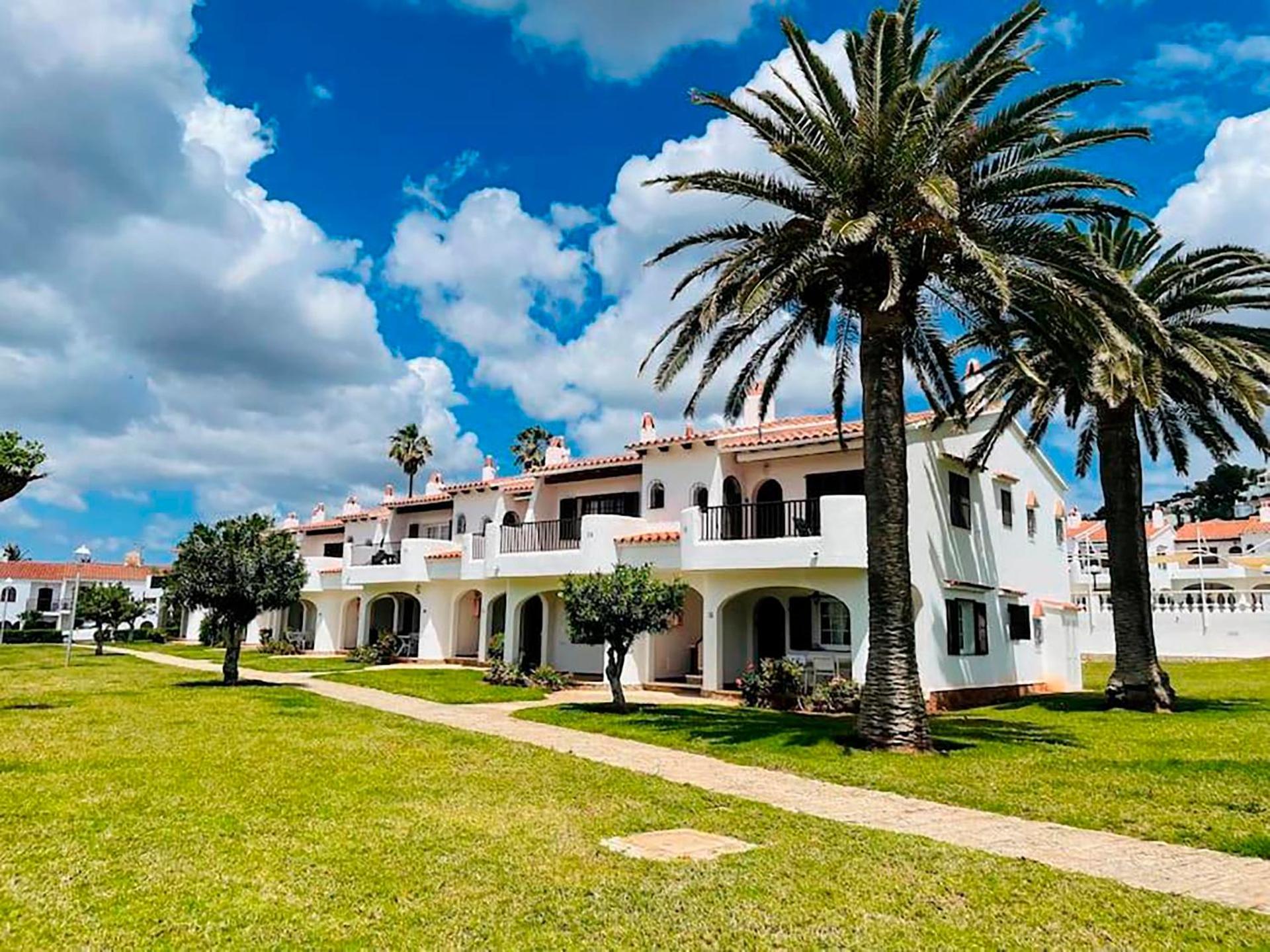 Apartamento Trini en Son Bou, frente al mar, perfecto para vacaciones