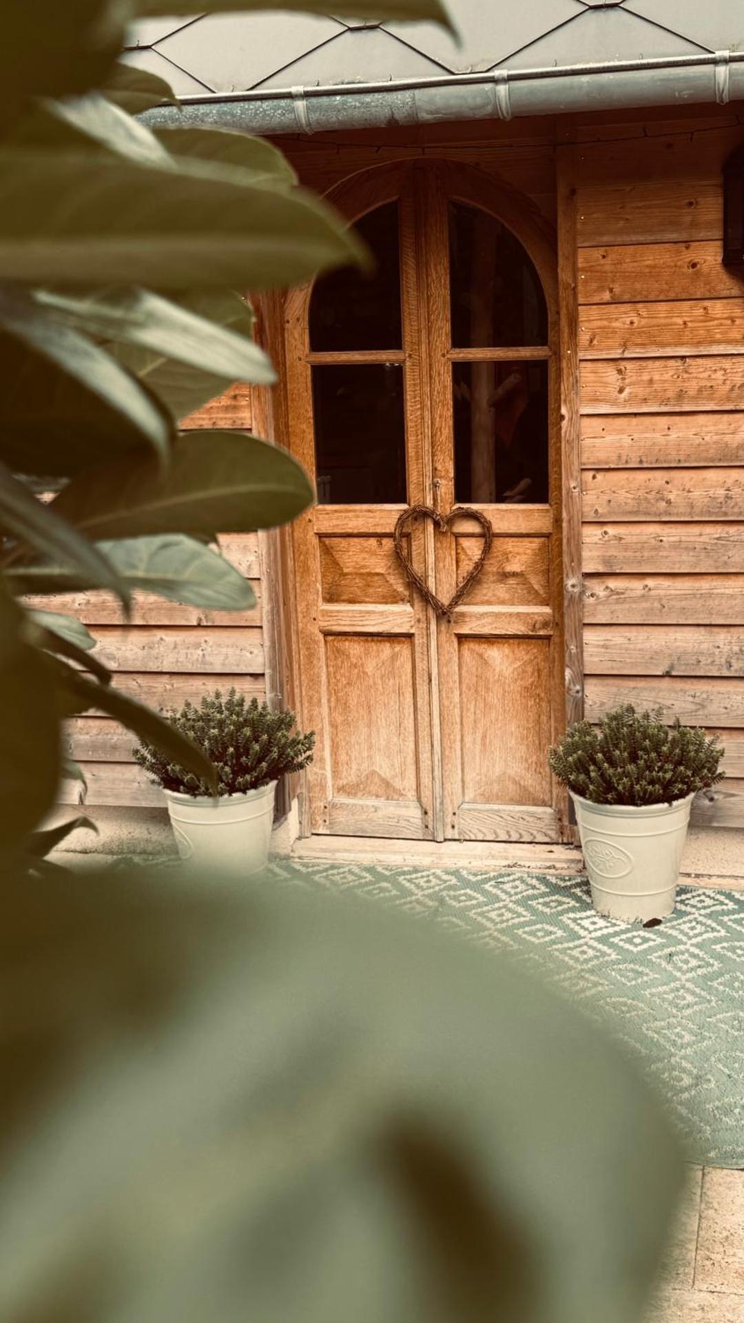 Cottage Normand avec sa grande piscine chauffée toute l année sur parc arboré et clos En plein coeur de la campagne adapté aux kids et Dog friendly